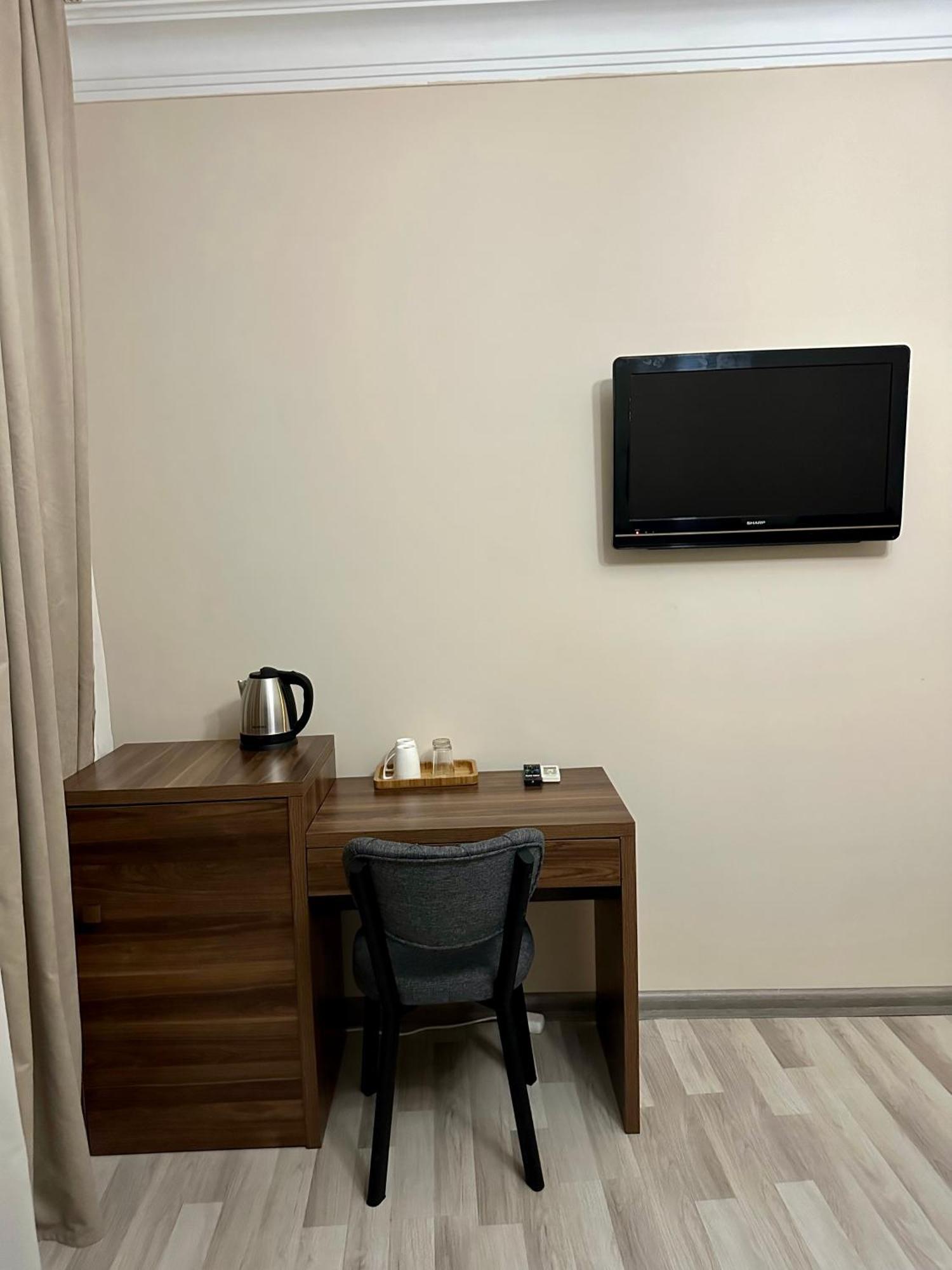 Hotel Tsereteli Batumi Kültér fotó
