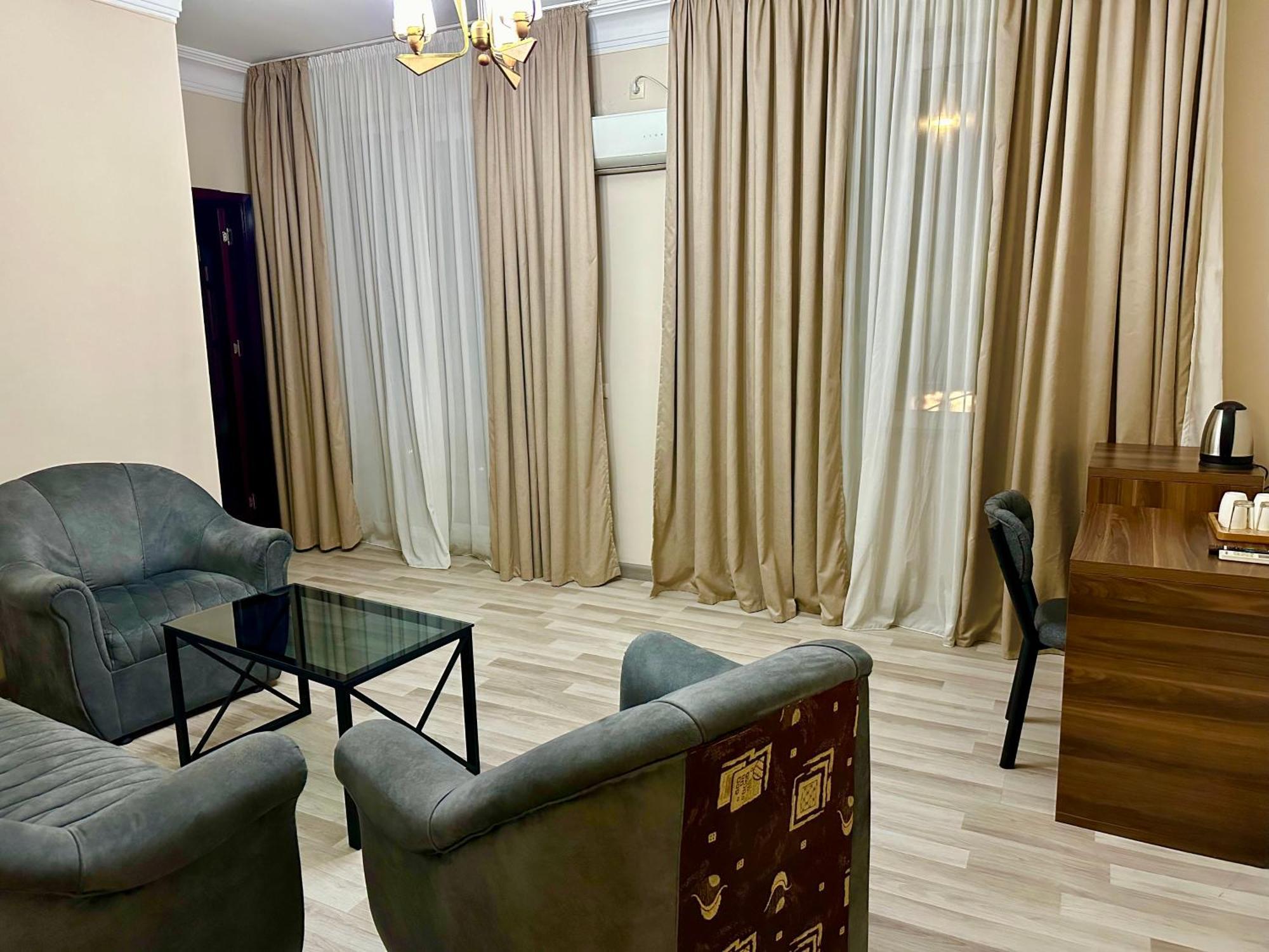 Hotel Tsereteli Batumi Kültér fotó