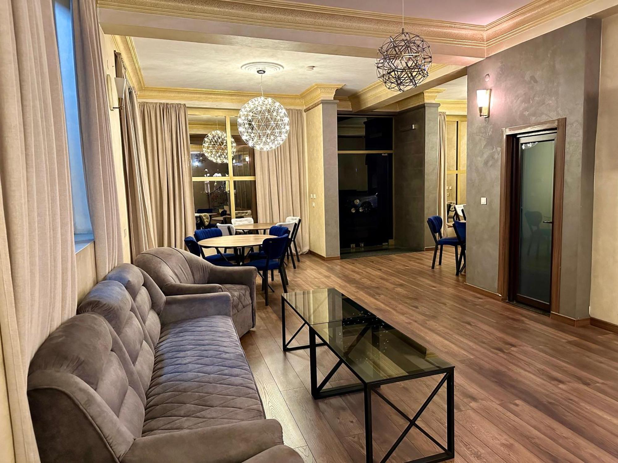 Hotel Tsereteli Batumi Kültér fotó